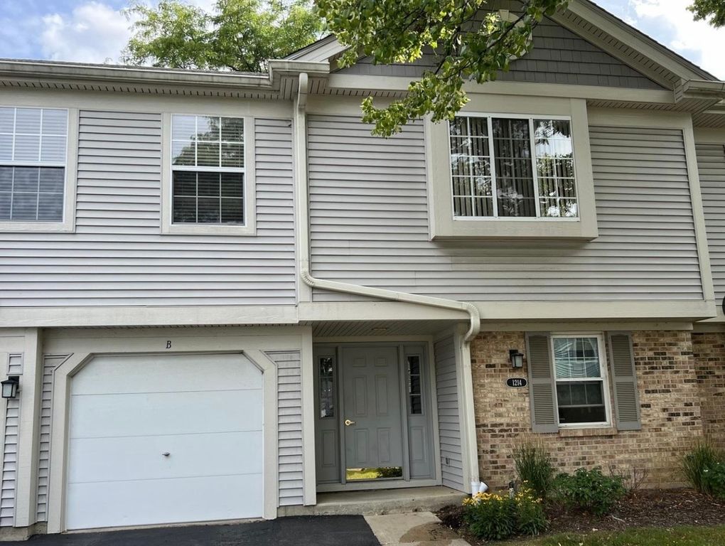 1214 Ballantrae Place E, Mundelein, IL 60060