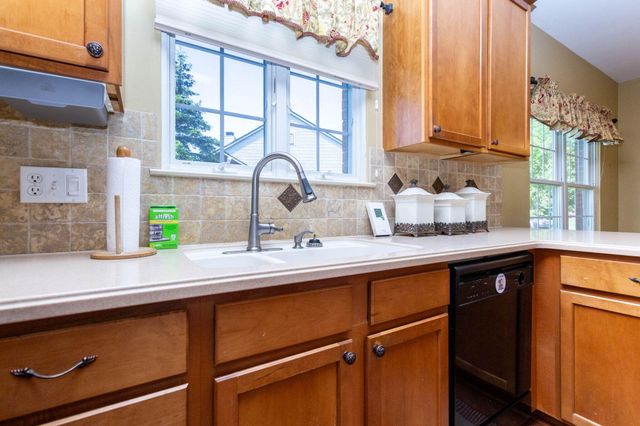 47507 Vistas Cir Drive N, Canton, MI 48188