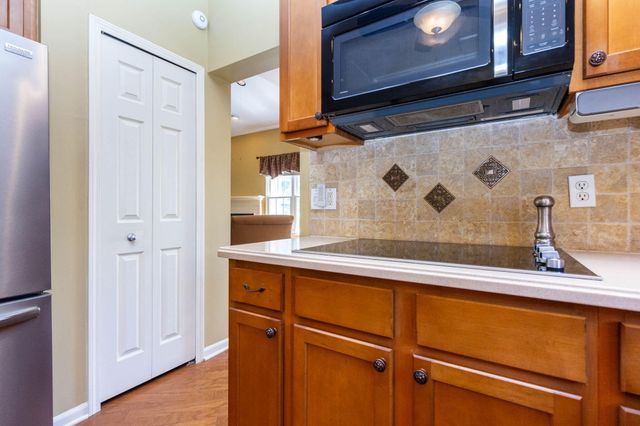 47507 Vistas Cir Drive N, Canton, MI 48188
