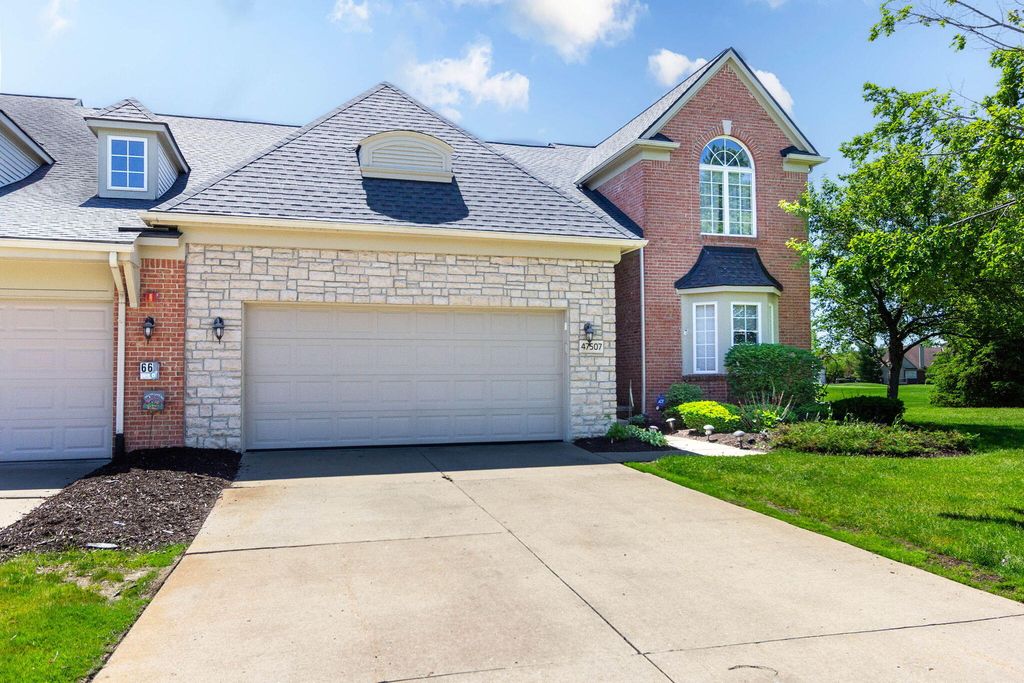47507 Vistas Cir Drive N, Canton, MI 48188