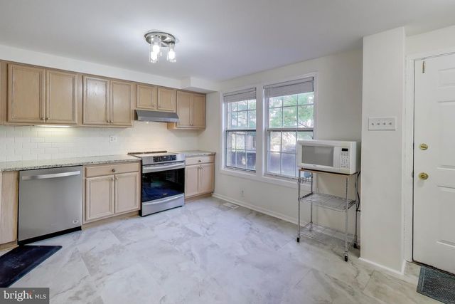 8932 BARROWGATE CT, Potomac, MD 20854