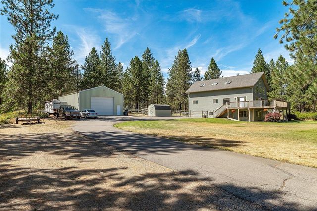 28413 N Selkirk View Dr, Chattaroy, WA 99003
