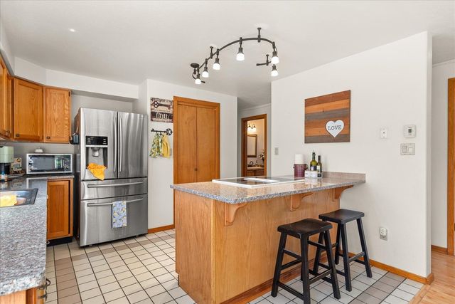 28413 N Selkirk View Dr, Chattaroy, WA 99003