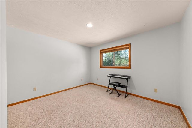 28413 N Selkirk View Dr, Chattaroy, WA 99003