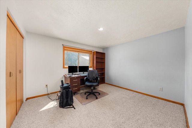 28413 N Selkirk View Dr, Chattaroy, WA 99003