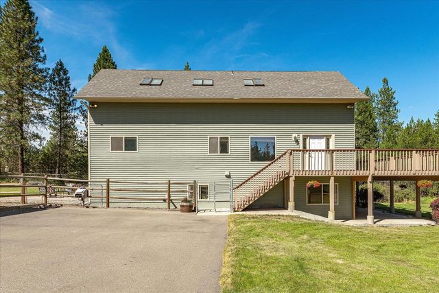 28413 N Selkirk View Dr, Chattaroy, WA 99003