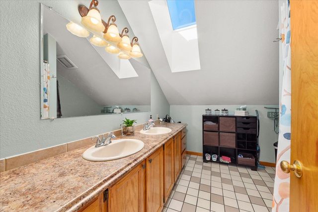 28413 N Selkirk View Dr, Chattaroy, WA 99003