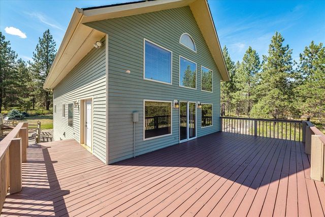 28413 N Selkirk View Dr, Chattaroy, WA 99003