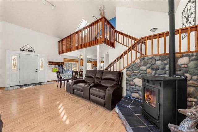 28413 N Selkirk View Dr, Chattaroy, WA 99003