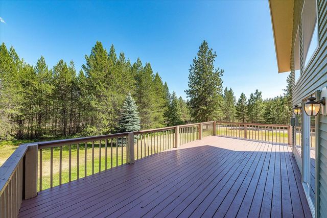 28413 N Selkirk View Dr, Chattaroy, WA 99003