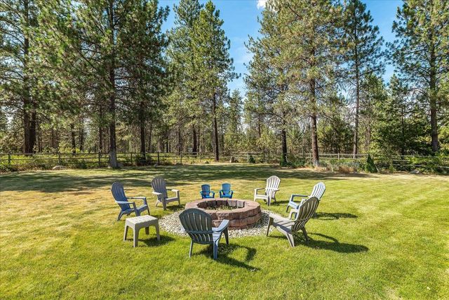 28413 N Selkirk View Dr, Chattaroy, WA 99003