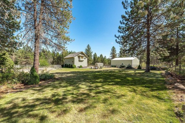 28413 N Selkirk View Dr, Chattaroy, WA 99003