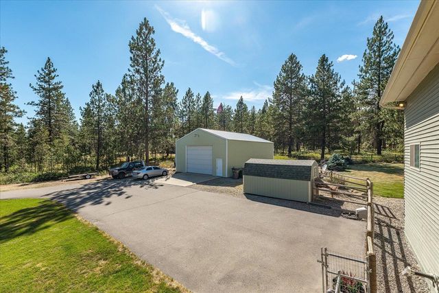 28413 N Selkirk View Dr, Chattaroy, WA 99003