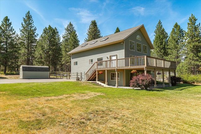 28413 N Selkirk View Dr, Chattaroy, WA 99003