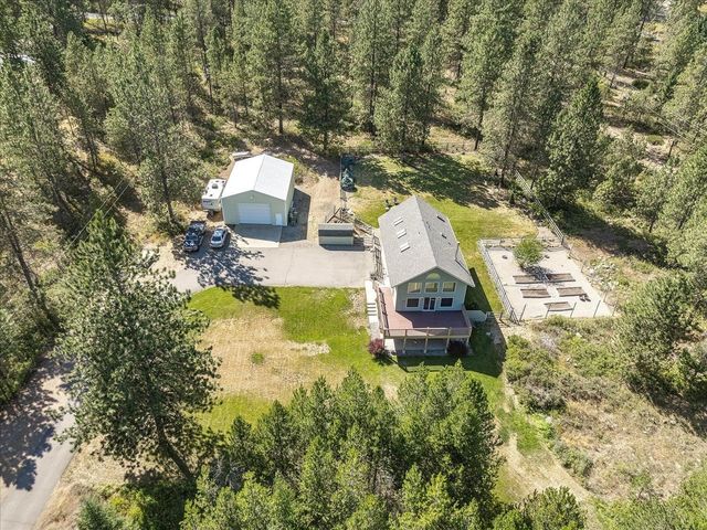 28413 N Selkirk View Dr, Chattaroy, WA 99003