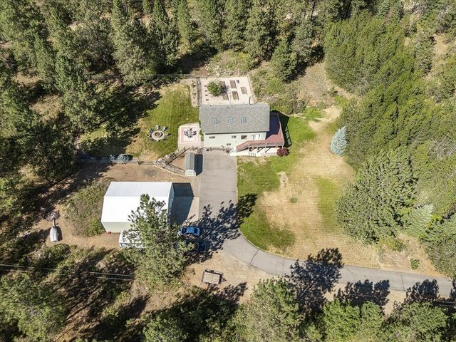 28413 N Selkirk View Dr, Chattaroy, WA 99003