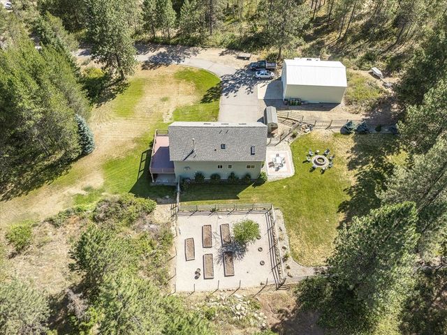 28413 N Selkirk View Dr, Chattaroy, WA 99003