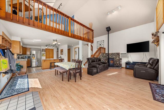 28413 N Selkirk View Dr, Chattaroy, WA 99003