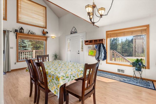 28413 N Selkirk View Dr, Chattaroy, WA 99003