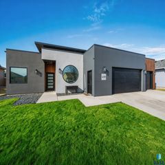 4309 N Ohio Ave Avenue, Sioux Falls, SD 57107