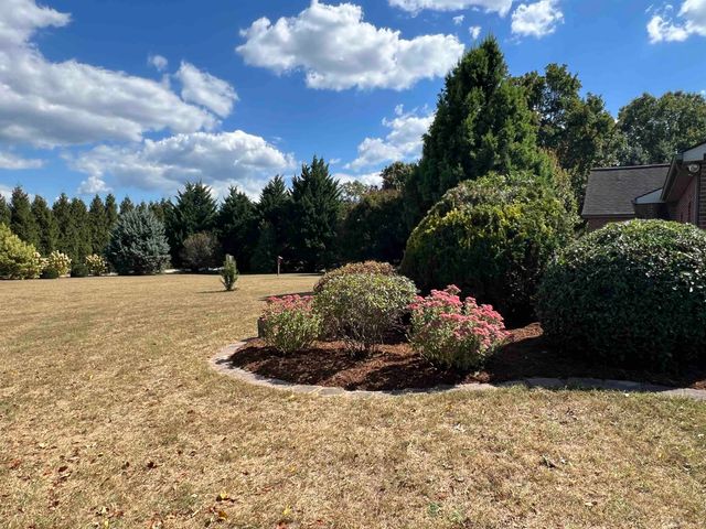 16 CRANBERRY DR, Stuarts Draft, VA 24477