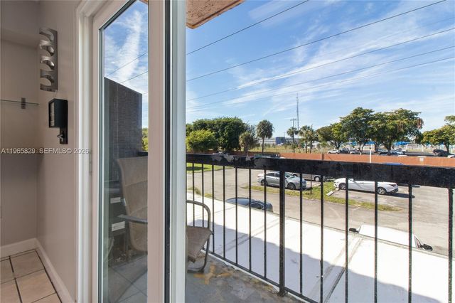 2162 W 60th St 14203, Hialeah, FL 33016