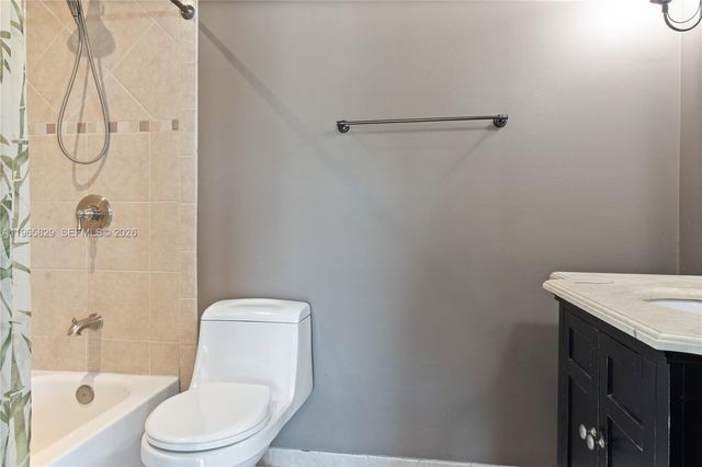 2162 W 60th St 14203, Hialeah, FL 33016