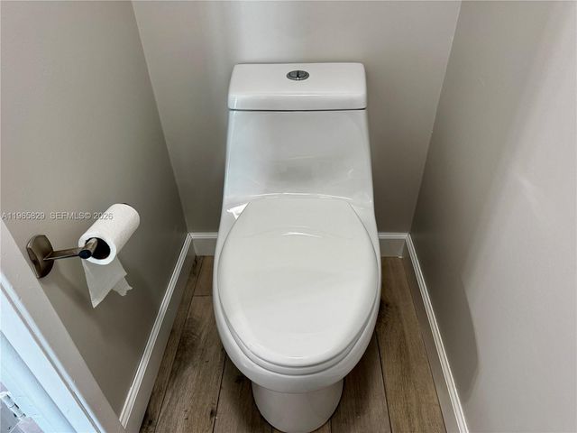 2162 W 60th St 14203, Hialeah, FL 33016