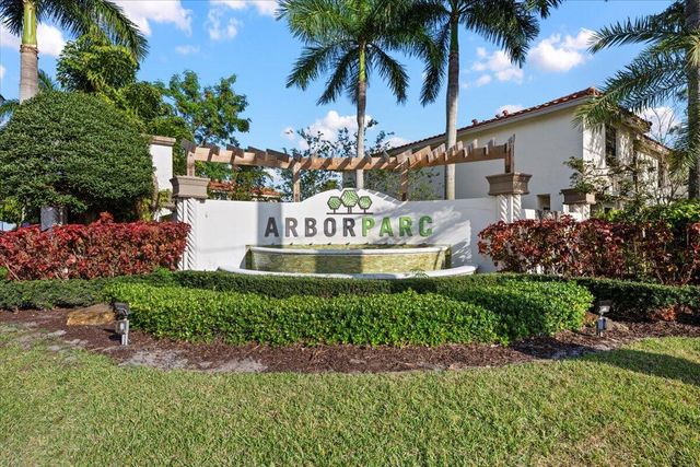 6013 Woods Edge Circle, Riviera Beach, FL 33410