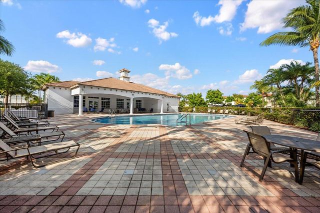 6013 Woods Edge Circle, Riviera Beach, FL 33410