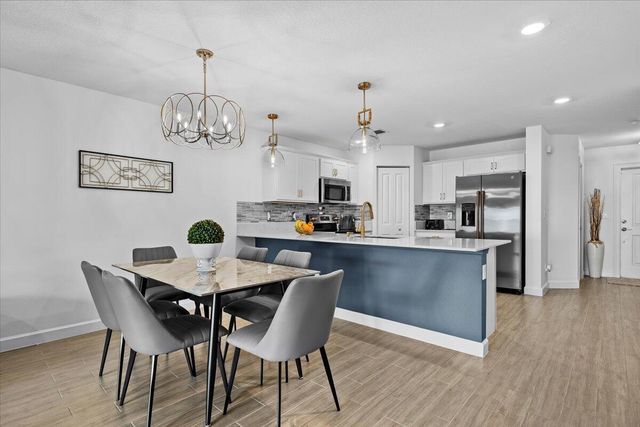 6013 Woods Edge Circle, Riviera Beach, FL 33410