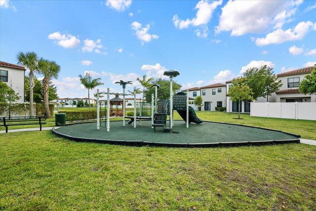 6013 Woods Edge Circle, Riviera Beach, FL 33410