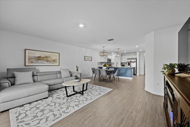 6013 Woods Edge Circle, Riviera Beach, FL 33410