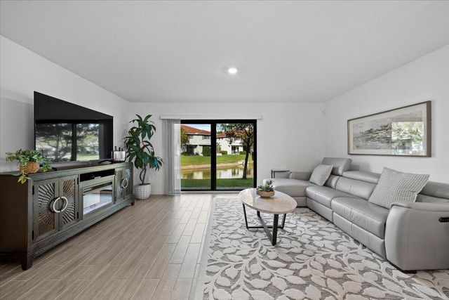 6013 Woods Edge Circle, Riviera Beach, FL 33410