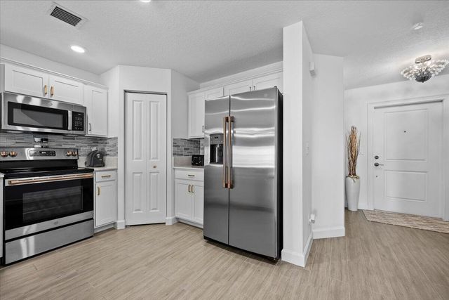 6013 Woods Edge Circle, Riviera Beach, FL 33410