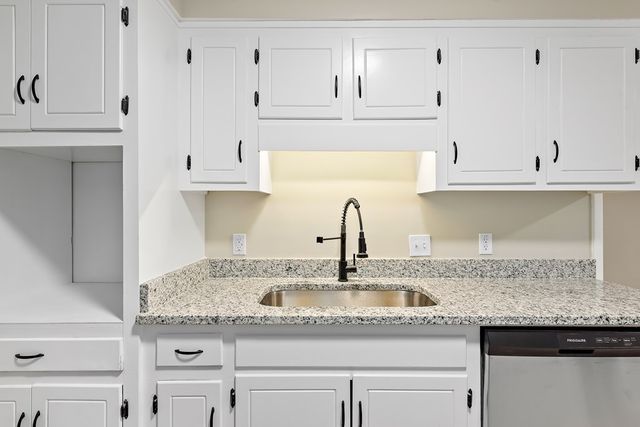 110 Vintage Ln, Enterprise, AL 36330