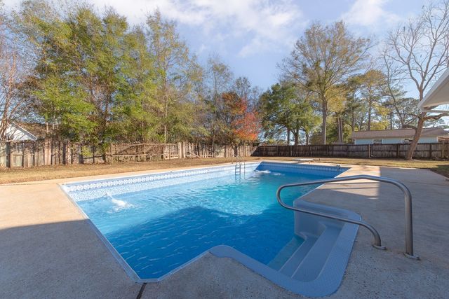 110 Vintage Ln, Enterprise, AL 36330