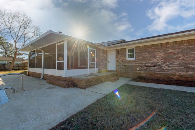 110 Vintage Ln, Enterprise, AL 36330