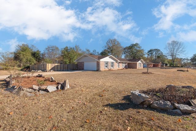 110 Vintage Ln, Enterprise, AL 36330