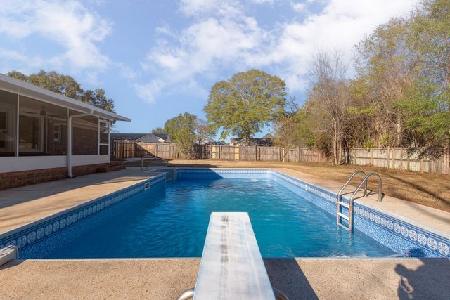 110 Vintage Ln, Enterprise, AL 36330