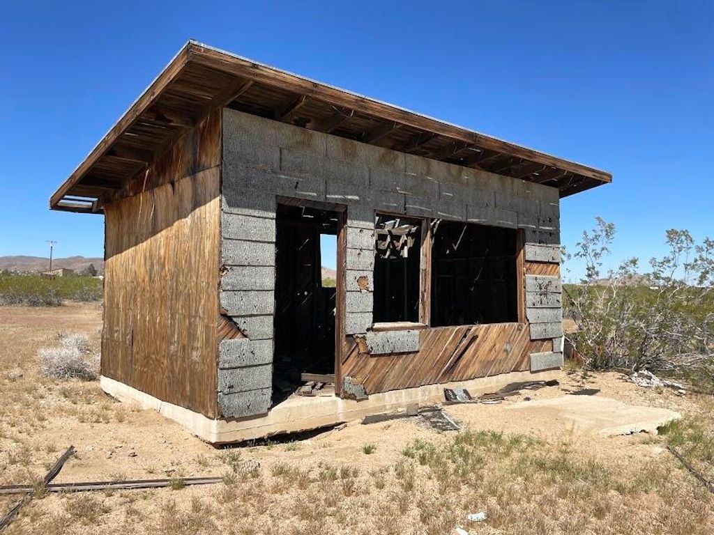216 Jesse Road, Landers, CA 92285