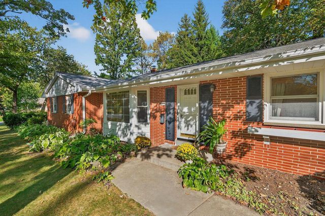 4472 N 104th STREET, Wauwatosa, WI 53225