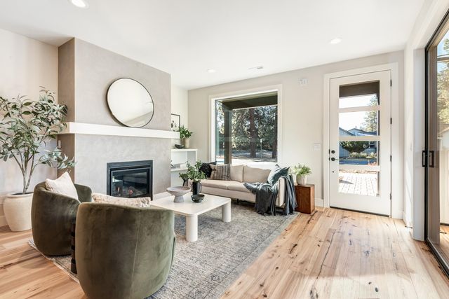 334 SW Roosevelt Avenue Unit 3, Bend, OR 97702