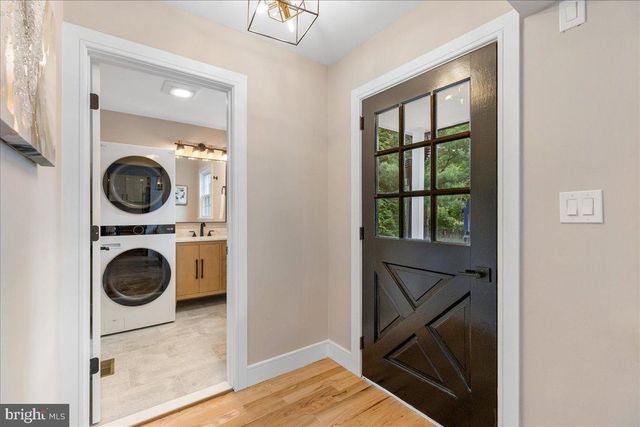 132 W WELLING AVE, Pennington, NJ 08534
