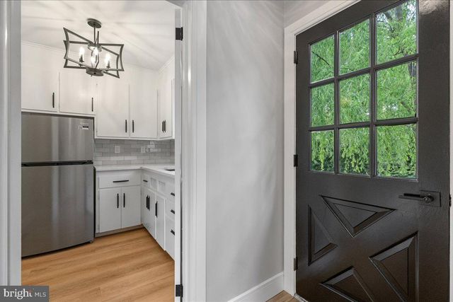 132 W WELLING AVE, Pennington, NJ 08534