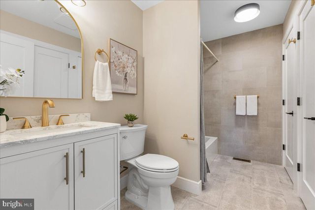 132 W WELLING AVE, Pennington, NJ 08534