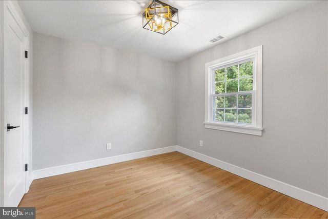 132 W WELLING AVE, Pennington, NJ 08534
