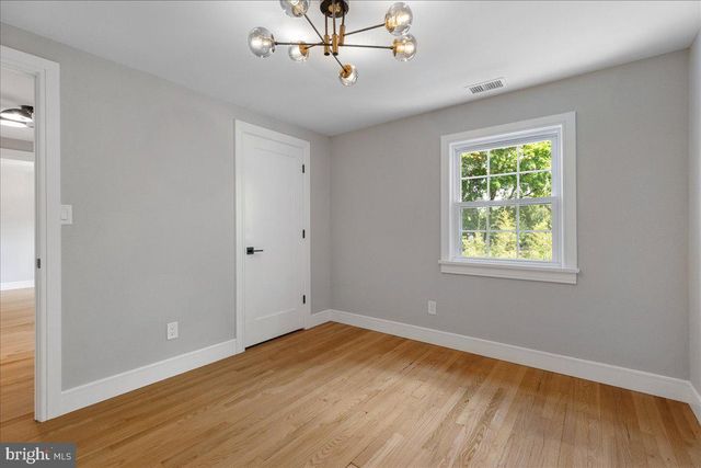 132 W WELLING AVE, Pennington, NJ 08534