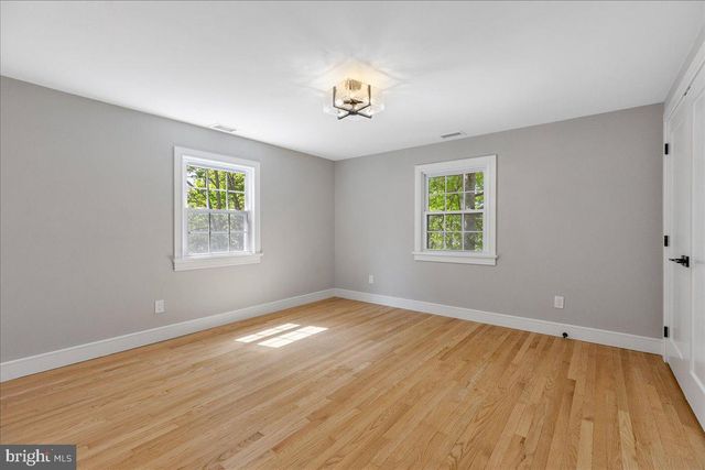 132 W WELLING AVE, Pennington, NJ 08534