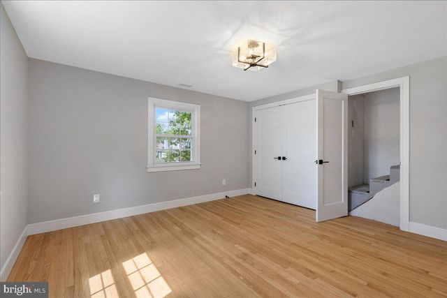 132 W WELLING AVE, Pennington, NJ 08534